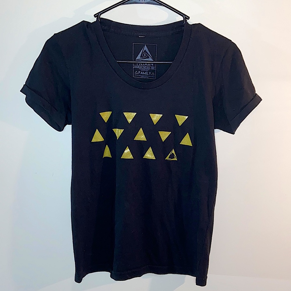 Trixin Black Tee W/ Gold Triangle Pattern